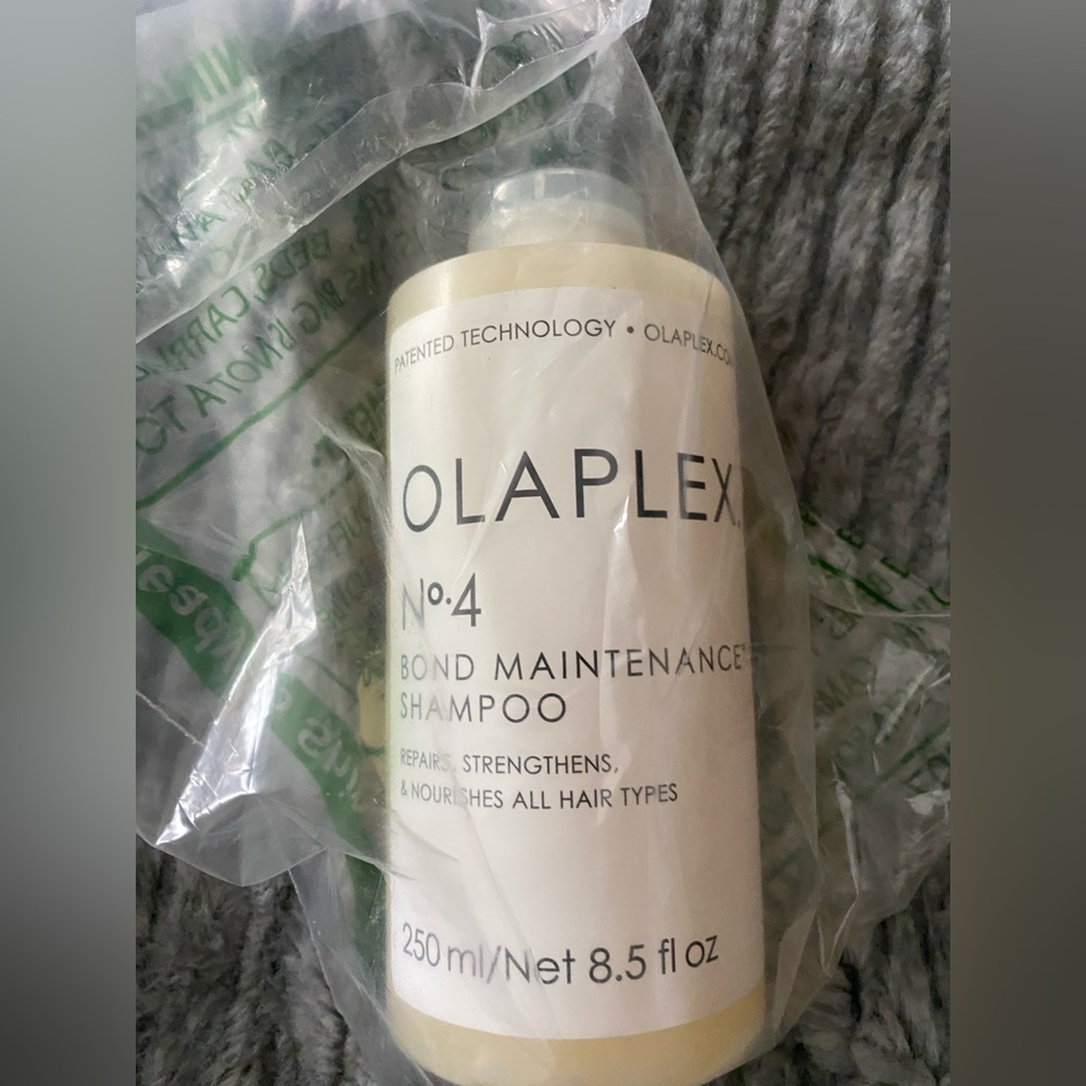 Olaplex no.4 Bond Maintenance Shampoo, unopened
